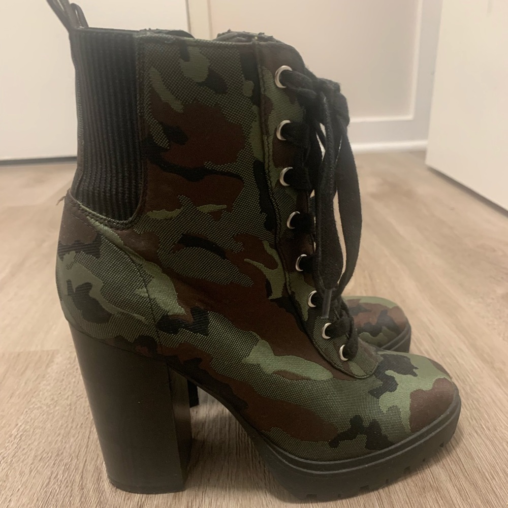 Steve Madden Camo booties